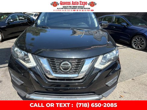 Used 2018 Nissan Rogue SV image 1