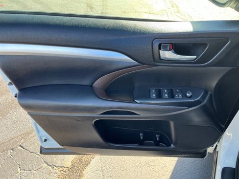 Used 2018 Toyota Highlander XLE image 12