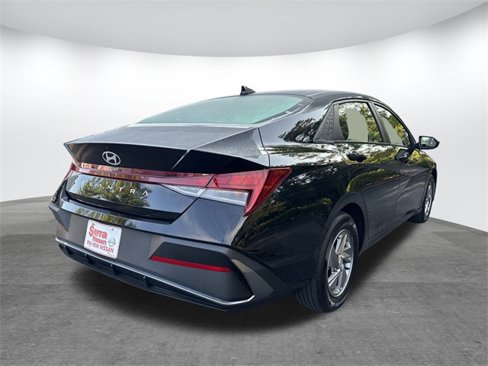 Used 2024 Hyundai Elantra SE image 26