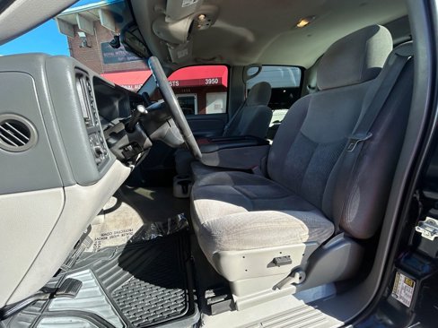 Used 2005 Chevrolet Avalanche LS w/ Onstar Plus Package image 11