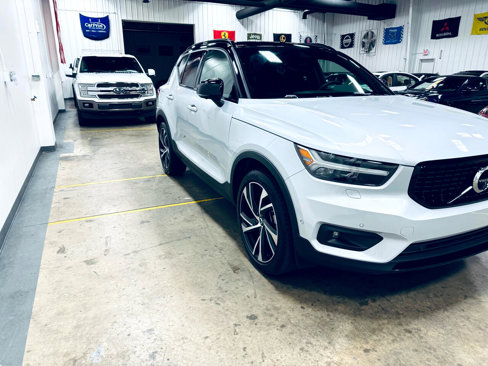 Used 2022 Volvo XC40 T5 R-Design w/ Advanced Package image 17