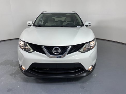 Used 2017 Nissan Rogue Sport SV w/ SV Premium Package image 2