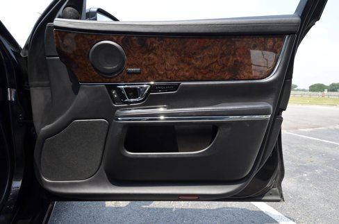 Used 2016 Jaguar XJ R-Sport image 43