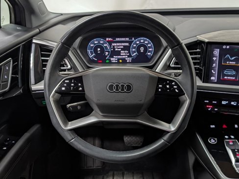 Used 2023 Audi Q4 e-tron Premium image 34