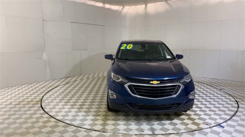 Used 2020 Chevrolet Equinox LT w/ Driver Convenience Package image 3