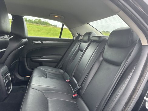 Used 2019 Chrysler 300 Touring L w/ Quick Order Package 22F image 17