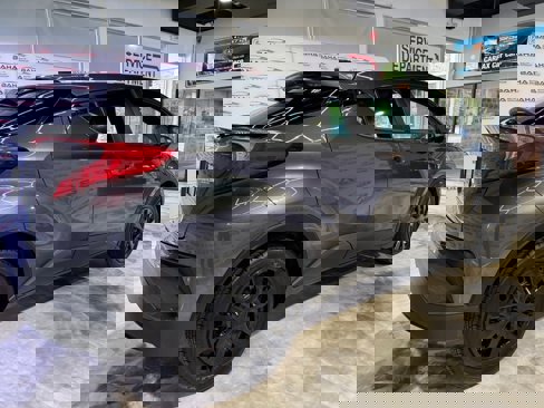 Used 2020 Toyota C-HR LE image 4