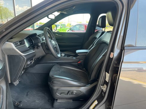 Used 2024 Jeep Grand Cherokee L Laredo image 14