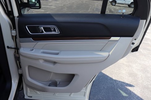 Used 2018 Ford Explorer Limited image 19