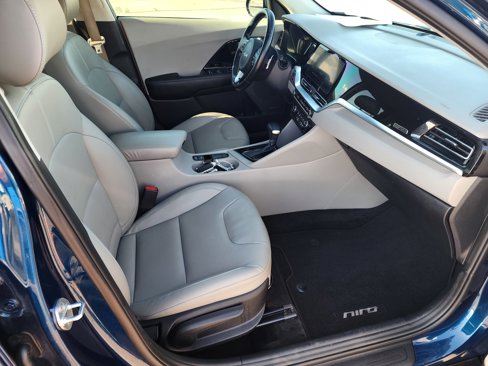 Used 2022 Kia Niro Touring Special Edition image 13