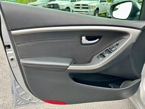 Used 2015 Hyundai Elantra GT w/ Option Group 02 image 12