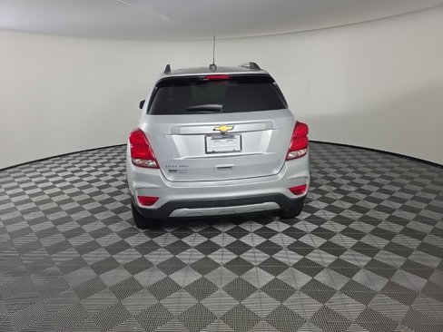 Used 2019 Chevrolet Trax LT w/ LT Convenience Package image 4