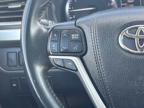 Used 2016 Toyota Highlander Limited image 19
