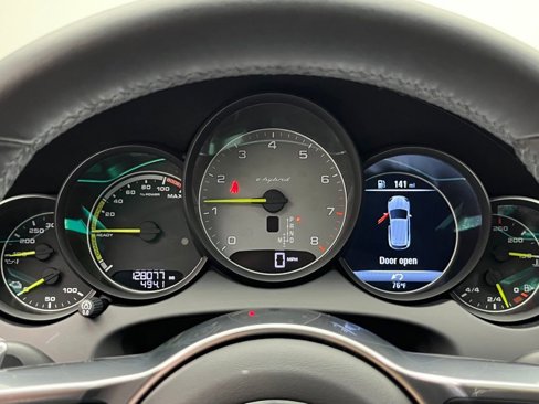 Used 2015 Porsche Cayenne S image 11