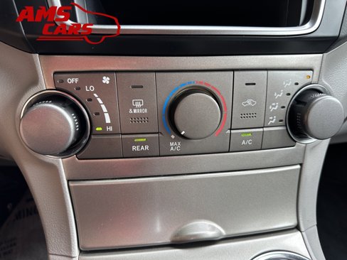 Used 2013 Toyota Highlander Plus image 30