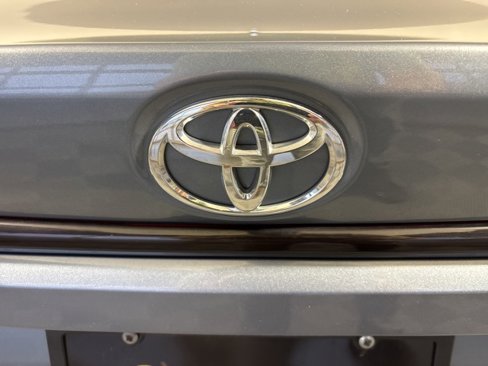Used 2021 Toyota Corolla LE image 8