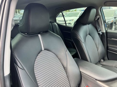 Used 2022 Toyota Camry SE image 14