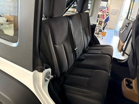 Used 2015 Jeep Wrangler Unlimited Rubicon w/ Max Tow Package image 47
