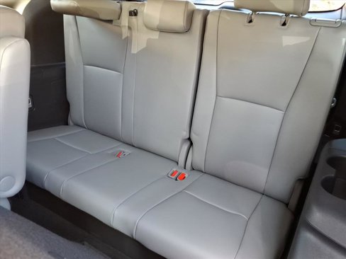 Used 2023 Toyota Highlander XLE image 9