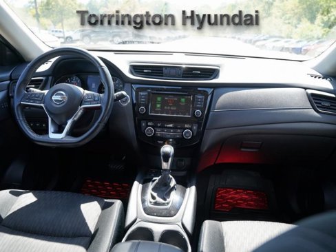 Used 2019 Nissan Rogue SV w/ Sun & Sound Touring Package image 9
