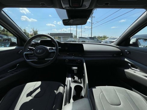Used 2024 Hyundai Elantra SEL image 25