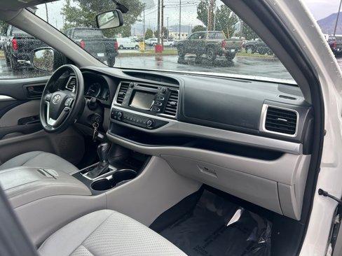 Used 2016 Toyota Highlander LE image 27