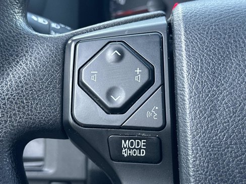 Used 2018 Toyota Tacoma SR image 13