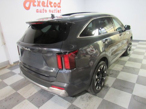 Used 2024 Kia Sorento EX w/ Panoramic Sunroof Package image 6