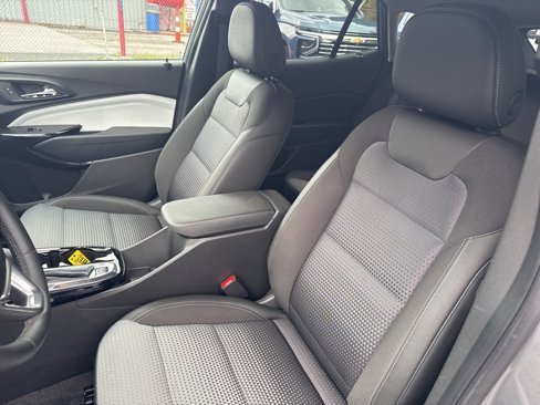New 2025 Chevrolet Trax LT w/ Driver Confidence Package image 9