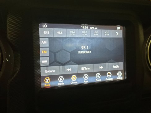 Used 2018 Jeep Wrangler Unlimited Sahara image 17