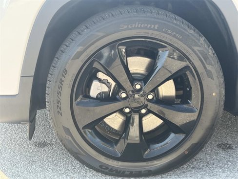 Used 2021 Jeep Cherokee Latitude Plus image 9
