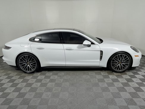 Certified 2022 Porsche Panamera Platinum Edition image 8