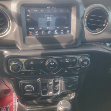 Used 2023 Jeep Gladiator Sport image 12