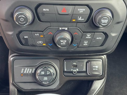 Used 2023 Jeep Renegade Trailhawk w/ Trailhawk Elite Group image 25
