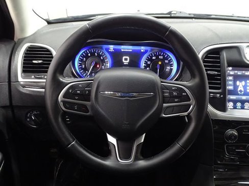 Used 2017 Chrysler 300 Limited image 17