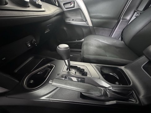 Used 2018 Toyota RAV4 LE image 29