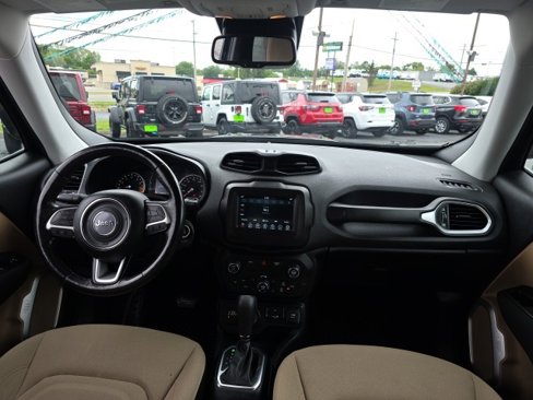 Used 2018 Jeep Renegade Latitude w/ Cold Weather Group image 40