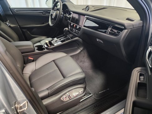 Certified 2025 Porsche Macan image 23