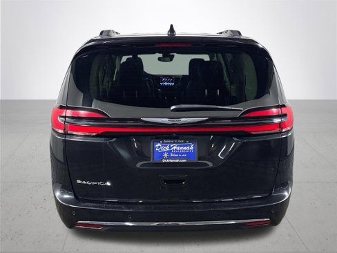 Used 2022 Chrysler Pacifica Touring-L image 7