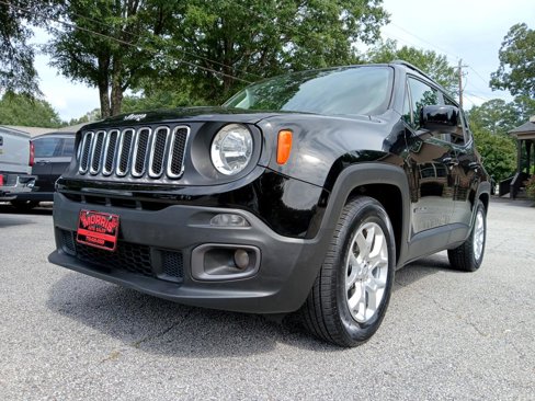 Used 2018 Jeep Renegade Latitude w/ UConnect 8.4 Nav Group image 2