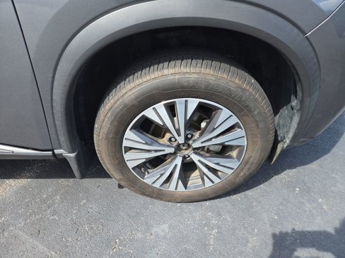 Used 2023 Nissan Rogue SV image 9