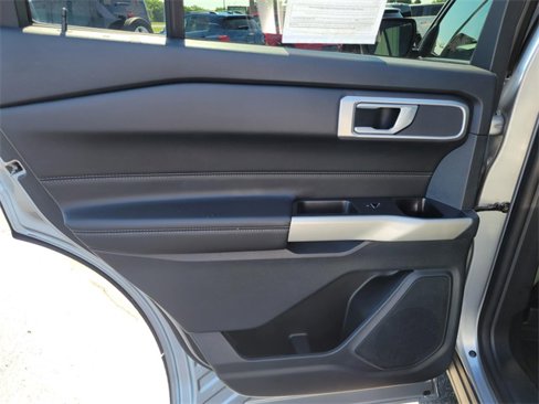 Used 2022 Ford Explorer XLT image 17