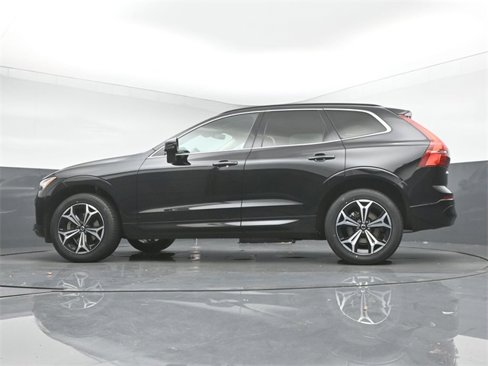 Used 2022 Volvo XC60 B5 Momentum w/ Climate Package image 37