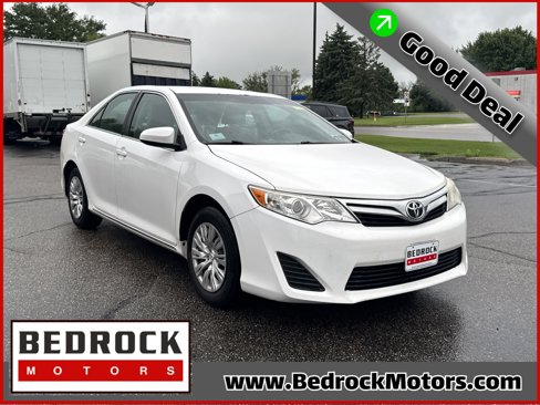 Used 2014 Toyota Camry LE image 1