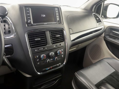 Used 2017 Dodge Grand Caravan SXT image 29