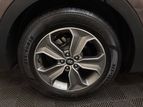 Used 2014 Hyundai Santa Fe GLS image 22