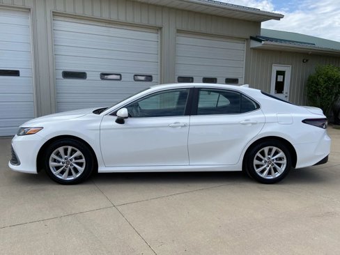 Used 2024 Toyota Camry LE image 4