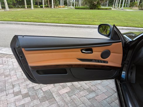 Used 2011 BMW 328i Convertible image 9
