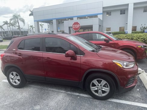 Used 2020 Chevrolet Trax LT image 2
