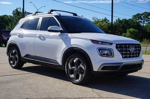 Used 2023 Hyundai Venue SEL image 2
